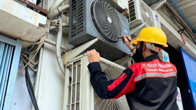 Perbaikan AC Industri